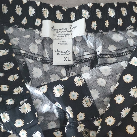 American Rag Sunflower Elastic Shorts - Picture 4 of 7